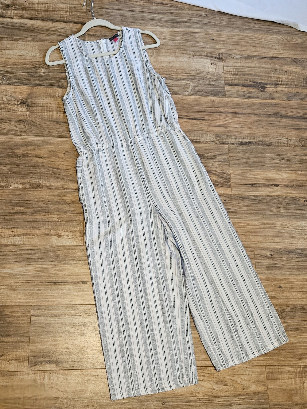 Adorable Vince Camuto Jumper With Pockets Size M